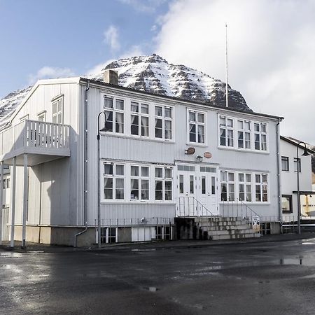 Einarshúsid Guesthouse Bolungarvík Exterior foto