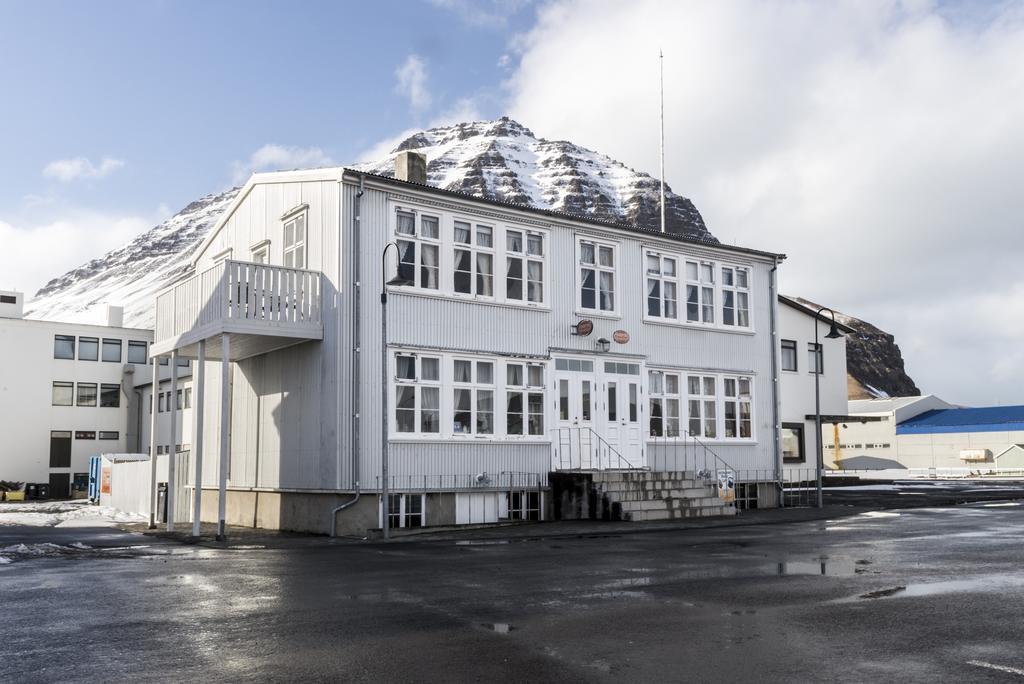 Einarshúsid Guesthouse Bolungarvík Exterior foto
