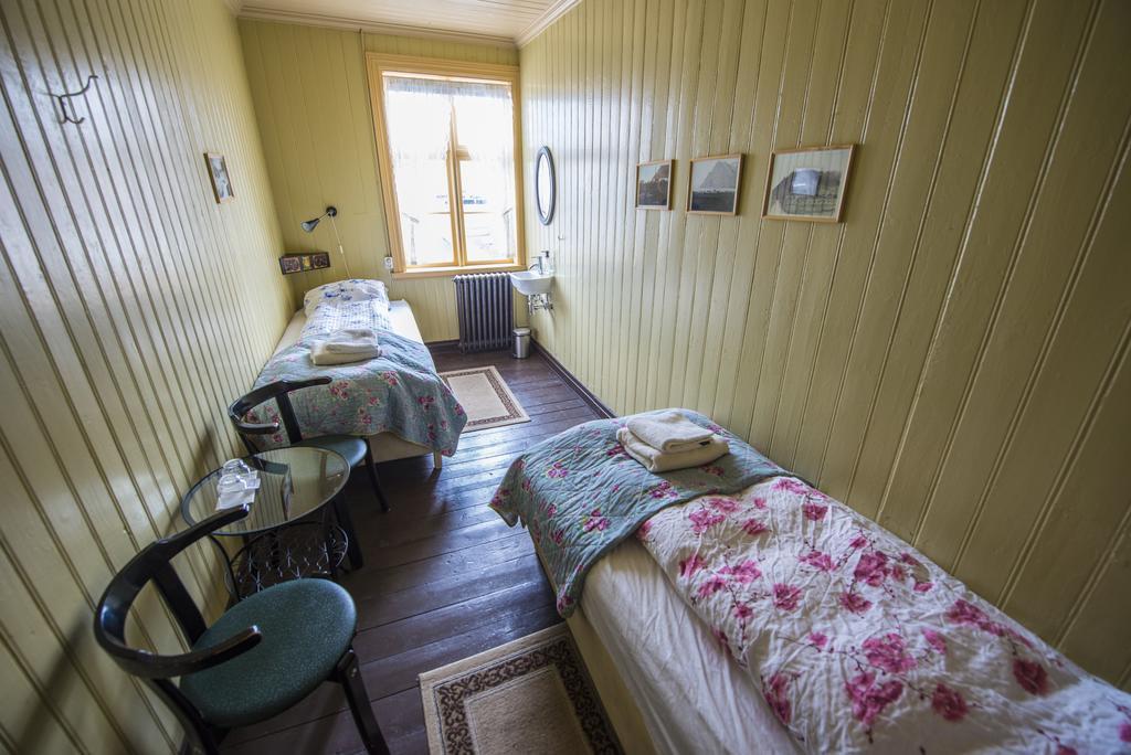 Einarshúsid Guesthouse Bolungarvík Exterior foto